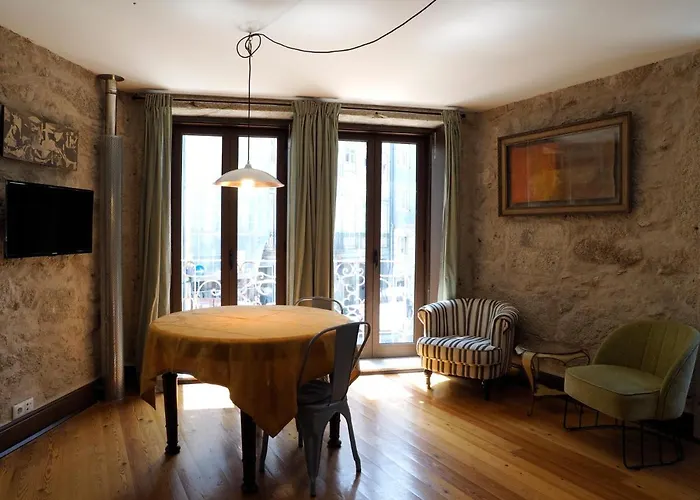 Framer's House - Authentic Downtown Apartment