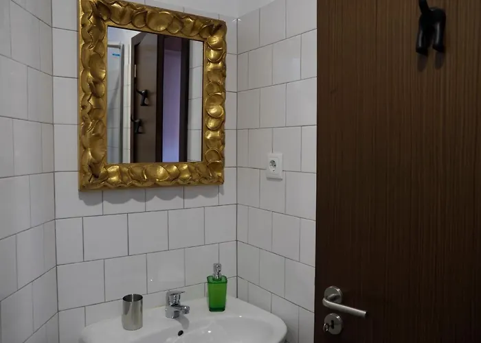 Framer's House - Authentic Downtown Apartment Porto