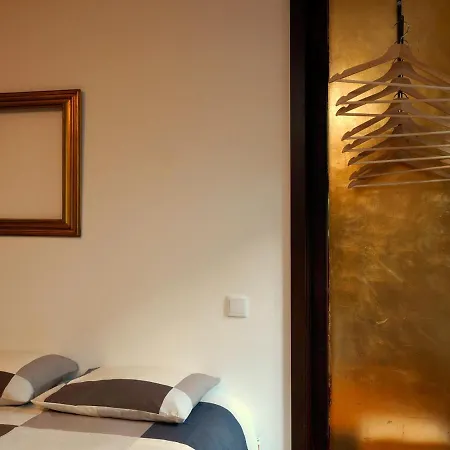 Framer's House - Authentic Downtown