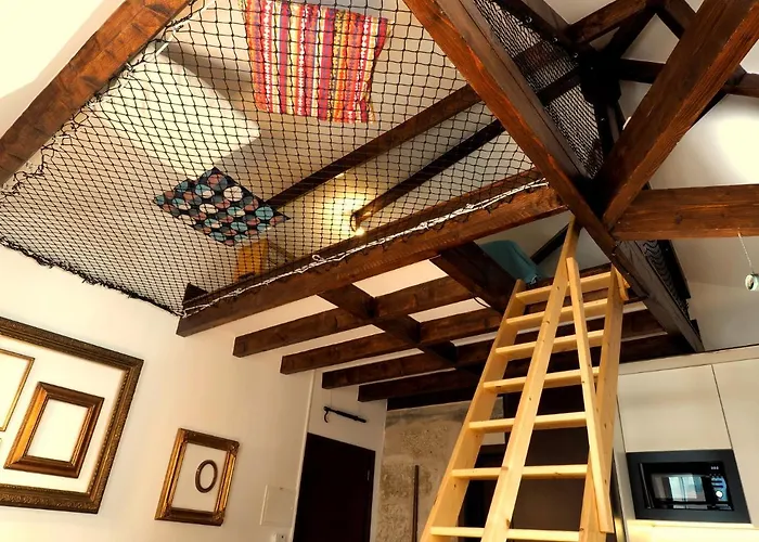 Framer's House - Authentic Downtown