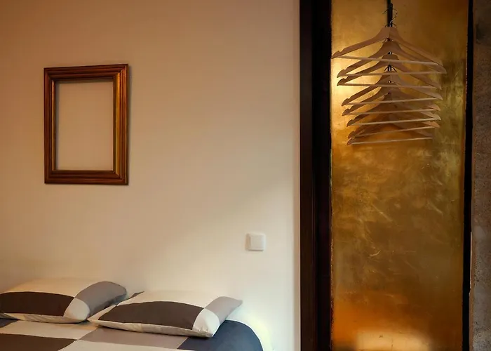 Framer's House - Authentic Downtown